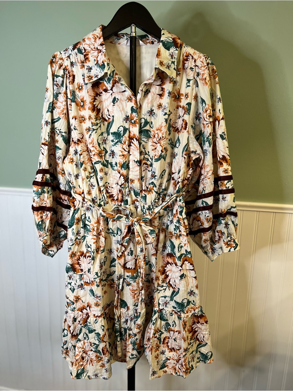 LC Lauren Conrad Cream Floral Tie-Waist Midi Dress w/ Rust & Green Accents. Sz M